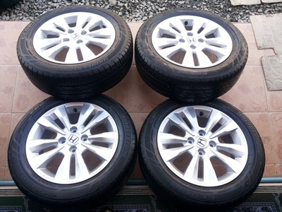 ขายล้อแม็กHONDA CITY ขอบ15 4 รู100 พร้อมยางปี 11 4 ล้อ