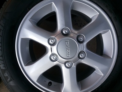 ขายล้อแม็กISUZU GOLD series ขอบ16 พร้อมยาง ปี 13 4ล้อ