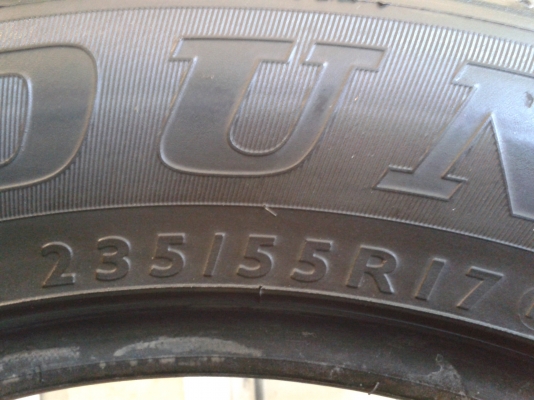 ยาง Dunlop 235/55/17 ปี10 สภาพสวยมาก ดอกหนามาก