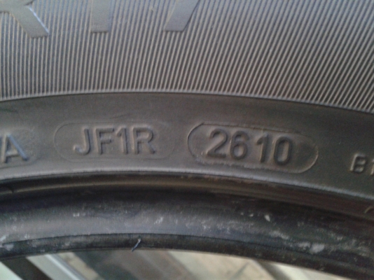 ยาง Dunlop 235/55/17 ปี10 สภาพสวยมาก ดอกหนามาก