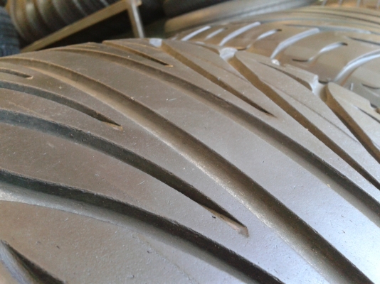 ยาง Kenda 245/45/18 ปี11 สภาพสวยๆ ดอกหนา