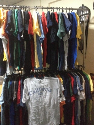 ต้นทุนตำ่ กำไลงาม   รองเท้าและเสื้อมือสอง