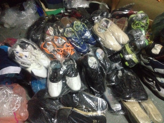 ต้นทุนตำ่ กำไลงาม   รองเท้าและเสื้อมือสอง