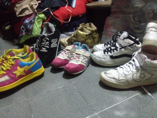 ต้นทุนตำ่ กำไลงาม   รองเท้าและเสื้อมือสอง