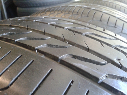 ยาง Michelin 205/65/15 ปี11กับ12 อย่างละ2เส้น สภาพสวยๆ ดอกหนาๆ