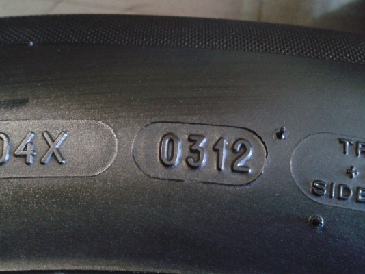 ยาง Michelin 205/65/15 ปี11กับ12 อย่างละ2เส้น สภาพสวยๆ ดอกหนาๆ