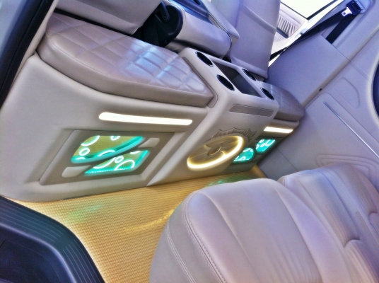 รถตู้ดีเซลวีไอพี ดาวน์300,000 รถตู้ดีเซลวีไอพี ดาวน์300,000