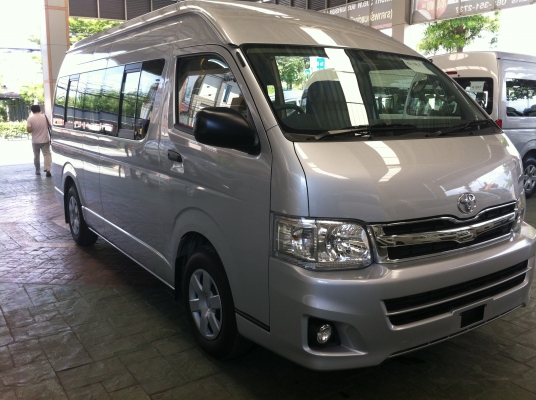 รถตู้ดีเซลวีไอพี ดาวน์300,000 รถตู้ดีเซลวีไอพี ดาวน์300,000