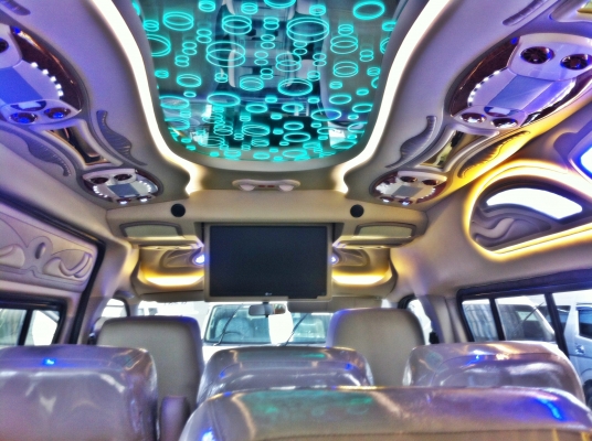 รถตู้ดีเซลวีไอพี ดาวน์300,000