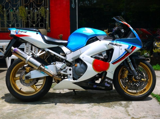 ขาย Cbr929 พร้อมทะเบียน 888 ท่อสูตร Trick Star บังโคลนแคปล่า กันล้ม กัดสะบัด Hyperpro รถสภาพสวยเลย