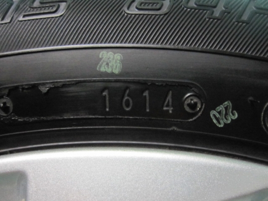 ขายล้อแม็กป้ายแดง New Yaris พร้อมยางปี 14 ขอบ 15 ตุ่มหน้ายางมีครบ