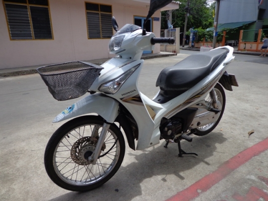 ห้วยขวางขาย wave125i สีขาว แรงประหยัดเครื่องหัวฉีด สภาพดีรถเดิมๆ ขายถูก