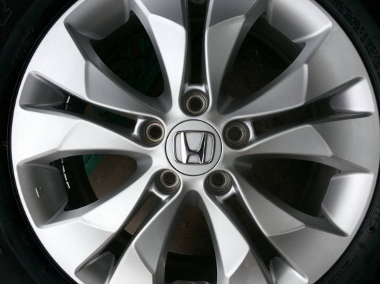 ขายล้อแม็ก HONDA CRV พร้อมยางป้ายแดงขอบ 17 สภาพใหม่ๆ
