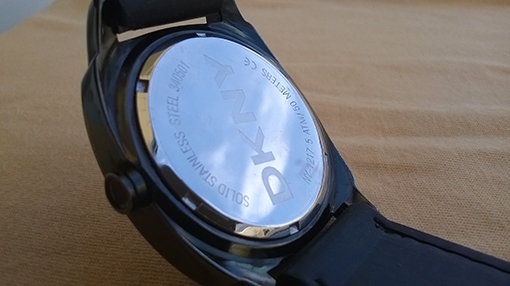 DKNY Quartz Jump hour (ชั่วโมงกระโดด) เรือน stainless รมดำ สายยาง หน้าดำ