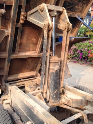 รถ 6 ล้อดั้ม ISUZU  NRR 32D  195แรง  สภาพสวย พร้อมใช้ ลุยๆ