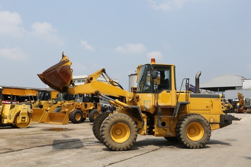 รถตักล้อยาง Komatsu WA250-3E ขนาด 2.5 คิว รถนอกแท้จากญี่ปุ่น 091 695-6445