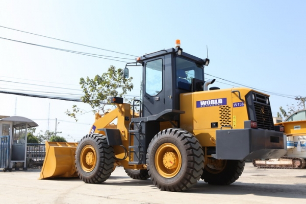 รถตักใหม่ขนาด 2 คิวยี่ห้อ WORLD W136 แกร่งเหนือใคร ราคาสุดคุ้ม คุณภาพที่เราคัดสรรมาอย่างดี รับประกันให้ 1 ปีพร้อมเปลี่ยนถ่านน้ำมันเครื่องให้ 2 ครั้ง