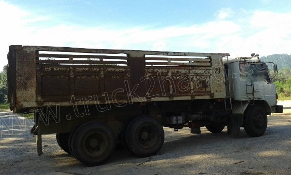 รถบรรทุกดั๊ม 10 ล้อ 2 เพลายี่ห้อ HINO รุ่น FM177