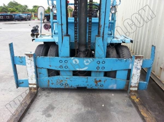 รถฟอร์คลิฟต์ FD60 ปกติใช้งานยกตู้คอนเทนเนอร์ขึ้นหางเทเลอร์