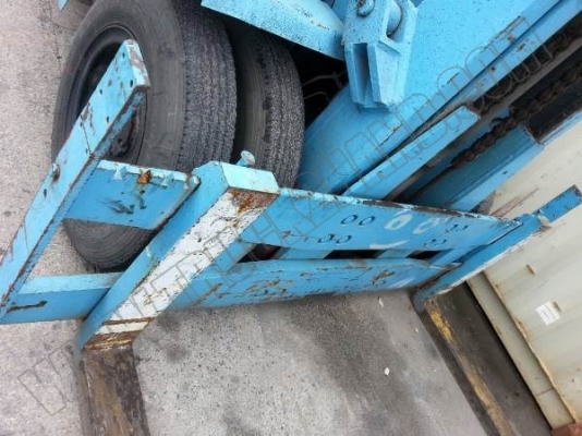 รถฟอร์คลิฟต์ FD60 ปกติใช้งานยกตู้คอนเทนเนอร์ขึ้นหางเทเลอร์