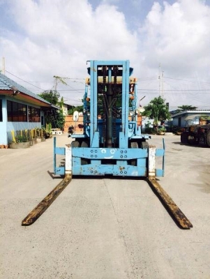 รถฟอร์คลิฟต์ FD60 ปกติใช้งานยกตู้คอนเทนเนอร์ขึ้นหางเทเลอร์