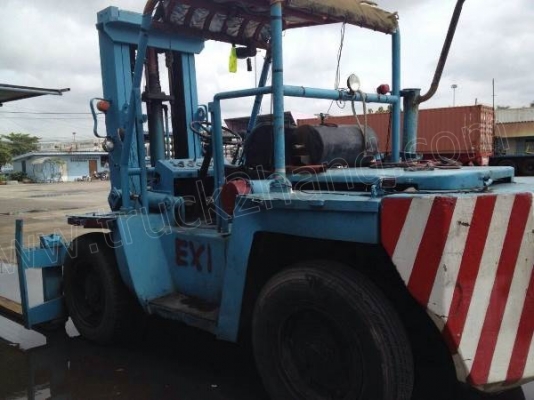 รถฟอร์คลิฟต์ FD60 ปกติใช้งานยกตู้คอนเทนเนอร์ขึ้นหางเทเลอร์