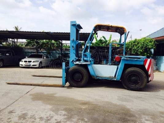 รถฟอร์คลิฟต์ FD60 ปกติใช้งานยกตู้คอนเทนเนอร์ขึ้นหางเทเลอร์