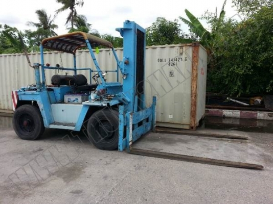 รถฟอร์คลิฟต์ FD60 ปกติใช้งานยกตู้คอนเทนเนอร์ขึ้นหางเทเลอร์