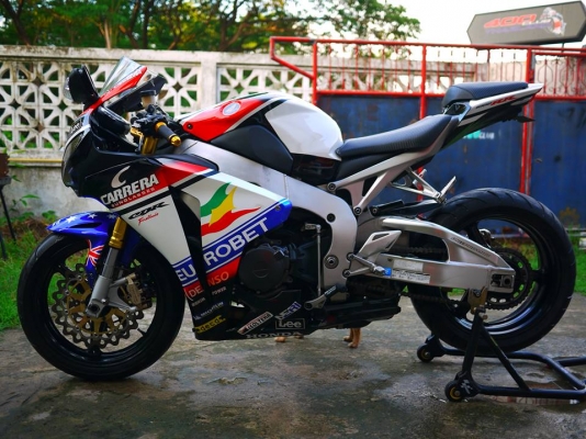 ขาย Cbr1000 2008 สภาพเครื่องสดๆ เสียสรรพสารมิตรแล้วเอกสารแท้ทุกฉบับ