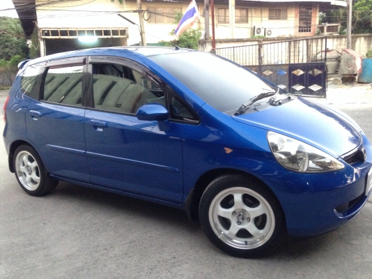 Jazz idsi auto สภาพสวยฝุดๆคับ Jazz idsi auto สภาพสวยฝุดๆคับ