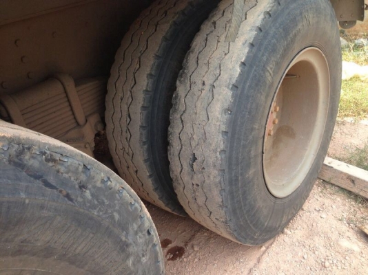 รถฮีโน่ 12 ล้อดั้ม เปอร์เฟีย  320 แรงม้า.  สนใจติดต่อ  081 - 6079515