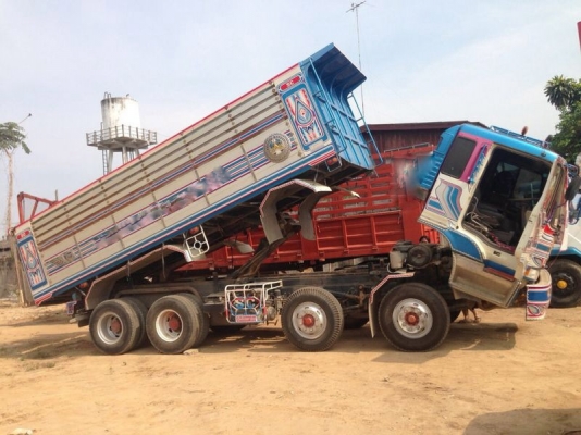 รถฮีโน่ 12 ล้อดั้ม เปอร์เฟีย  320 แรงม้า.  สนใจติดต่อ  081 - 6079515