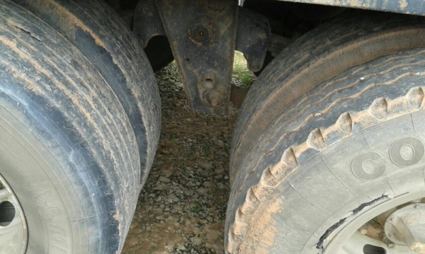 รถอีซูซุ  10 ล้อดั้ม 360 แรงม้า. ปี 53  ( ขายแม่ , ลูก )   สนใจติดต่อ  081 - 6079515