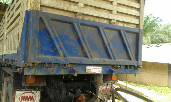 รถอีซูซุ  10 ล้อดั้ม 360 แรงม้า. ปี 53  ( ขายแม่ , ลูก )   สนใจติดต่อ  081 - 6079515