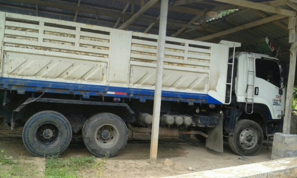 รถอีซูซุ  10 ล้อดั้ม 360 แรงม้า. ปี 53  ( ขายแม่ , ลูก )   สนใจติดต่อ  081 - 6079515