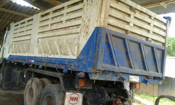 รถอีซูซุ  10 ล้อดั้ม 360 แรงม้า. ปี 53  ( ขายแม่ , ลูก )   สนใจติดต่อ  081 - 6079515