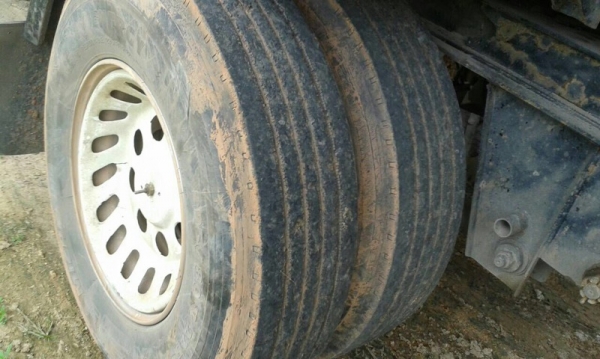 รถอีซูซุ  10 ล้อดั้ม 360 แรงม้า. ปี 53  ( ขายแม่ , ลูก )   สนใจติดต่อ  081 - 6079515