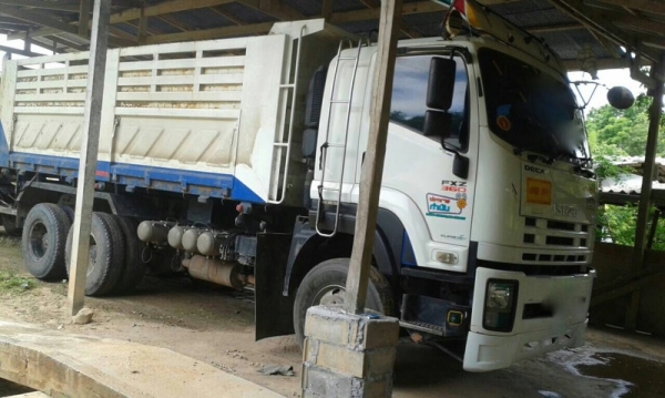 รถอีซูซุ  10 ล้อดั้ม 360 แรงม้า. ปี 53  ( ขายแม่ , ลูก )   สนใจติดต่อ  081 - 6079515