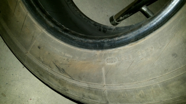 ยาง215r14ดอกยังสวยปื13ปลายปี ยาง215r14ดอกยังสวยปื13ปลายปี