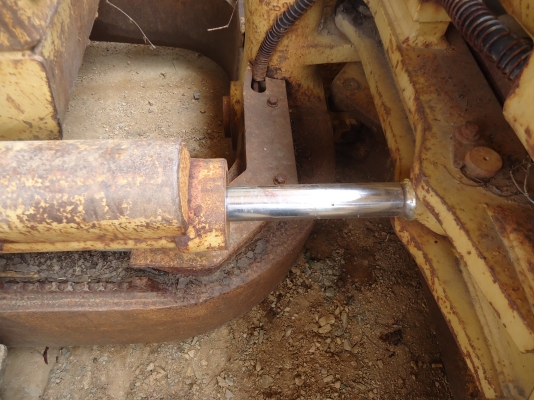 ขายรถแทรกเตอร์CATD5Hรถในมีทะเบียนทํางานได้5พันชั้วโมง