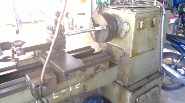 แท่นกลึง 5 ฟุต รุ่นหนัก ไต้หวัน 115,000 ฐานเหล็กหล่อ สภาพพร้อมใช้งาน ด่วน !!!!