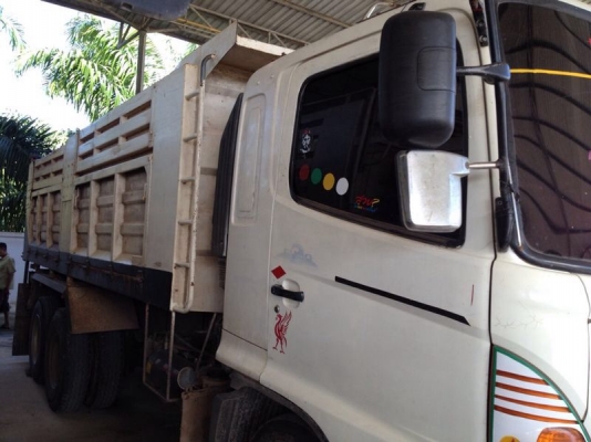 รถฮีโน่ 10 ล้อดั้ม 260 แรงม้า. ปี 47  สนใจติดต่อ  081 - 6079515