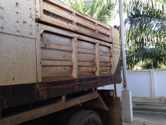 รถฮีโน่ 10 ล้อดั้ม 260 แรงม้า. ปี 47  สนใจติดต่อ  081 - 6079515