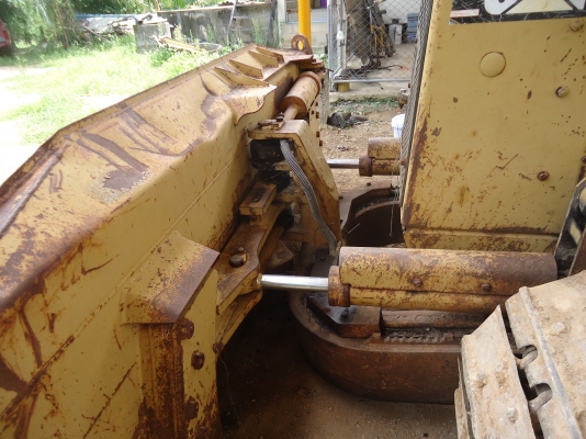 ขายรถแทรกเตอร์CATD5Hทูรถในมีทะเบียนทํางานได้5พันชั้วโมง ขายรถแทรกเตอร์CATD5Hทูรถในมีทะเบียนทํางานได้5พันชั้วโมง