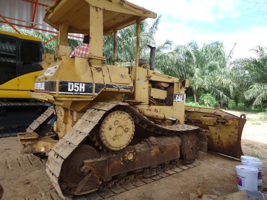ขายรถแทรกเตอร์CATD5Hทูรถในมีทะเบียนทํางานได้5พันชั้วโมง ขายรถแทรกเตอร์CATD5Hทูรถในมีทะเบียนทํางานได้5พันชั้วโมง