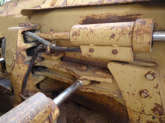 ขายรถแทรกเตอร์CATD5Hทูรถในมีทะเบียนทํางานได้5พันชั้วโมง ขายรถแทรกเตอร์CATD5Hทูรถในมีทะเบียนทํางานได้5พันชั้วโมง