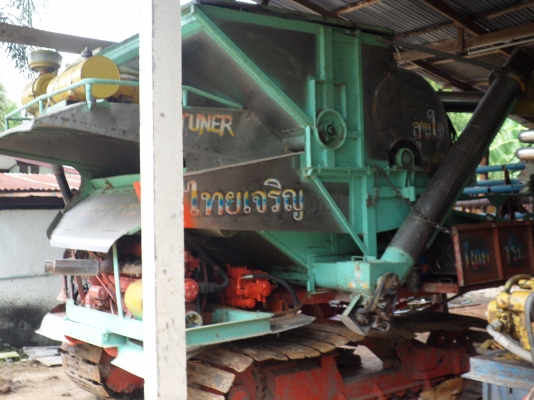 ขายด่วนครับ รถเกี่ยวข้าวไทยเจริญ คู่กับรถเทนเลอร์ HINO  สิบล้อ 2 เพลา รถเกี่ยวข้าวไทยเจริญ เครื่องแรง 235 รวมเทอร์โบ ปัม ได้กิ้น 22  อุ้ม  2.5 ตัดเหลือ 2.3  ช่วงล่าง 12 HT พร้อมใช้งานลงเกี่ยวได้เลย รถมีเอกสารครบ เจ้าของรักษารถครับ โทร 081-8998752