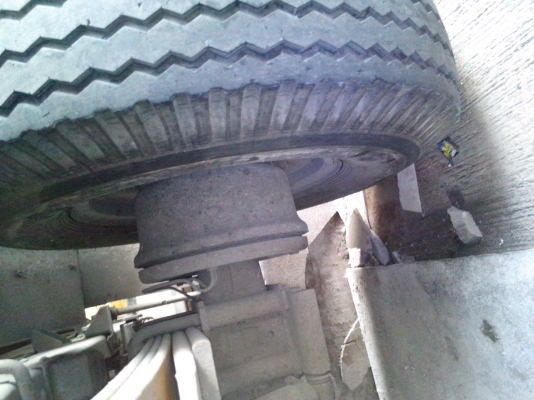 ขาย 4 ล้อ กระบะเหล็ก มีโครงข้าง  nkr 125 แรงม้า