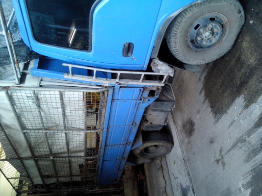 ขาย 4 ล้อ กระบะเหล็ก มีโครงข้าง  nkr 125 แรงม้า