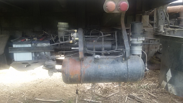 ขายสิบล้อสวยๆพร้อมใช้ สองเพลา 10เกียร์ เครื่อง195